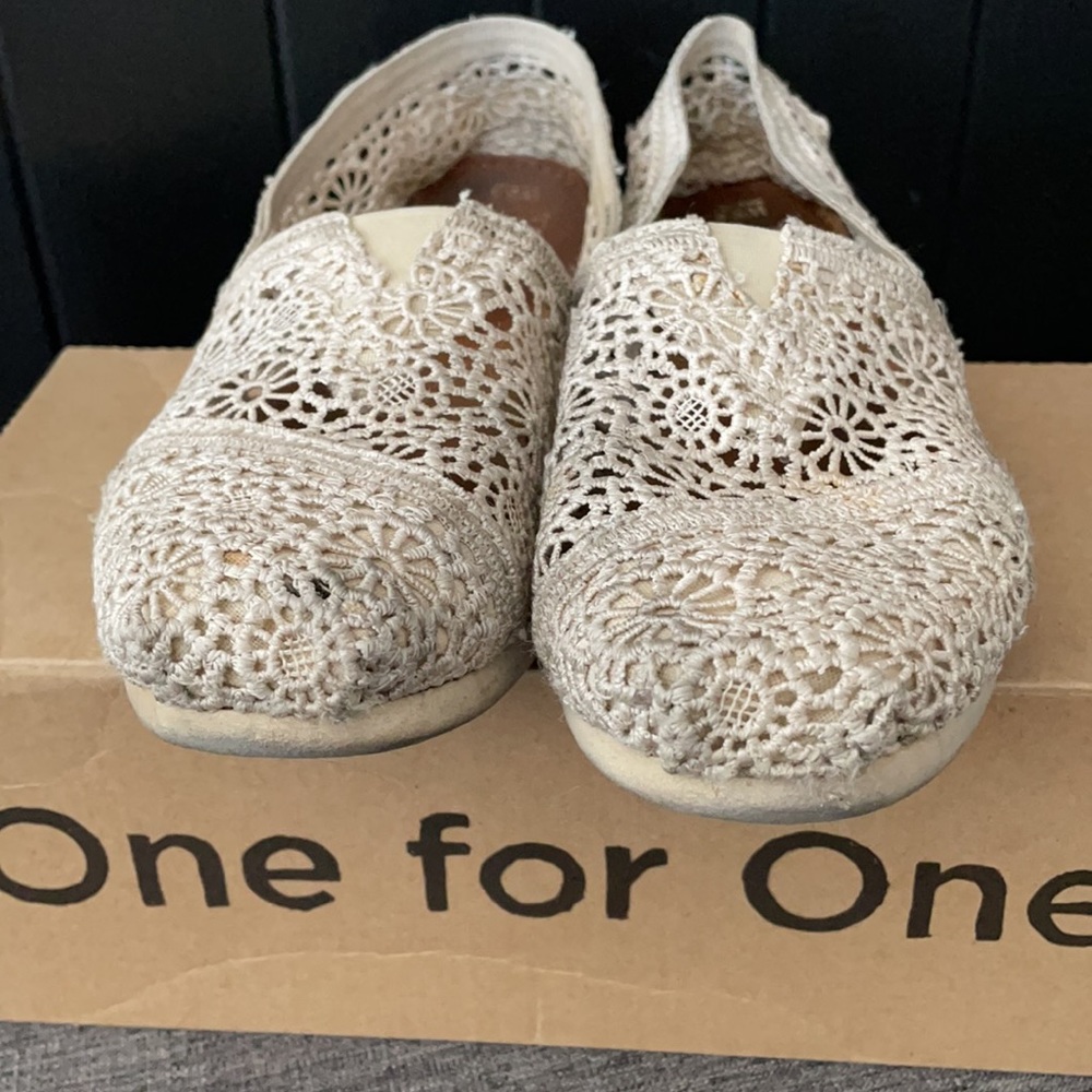 TOMS - Picture 3 of 6